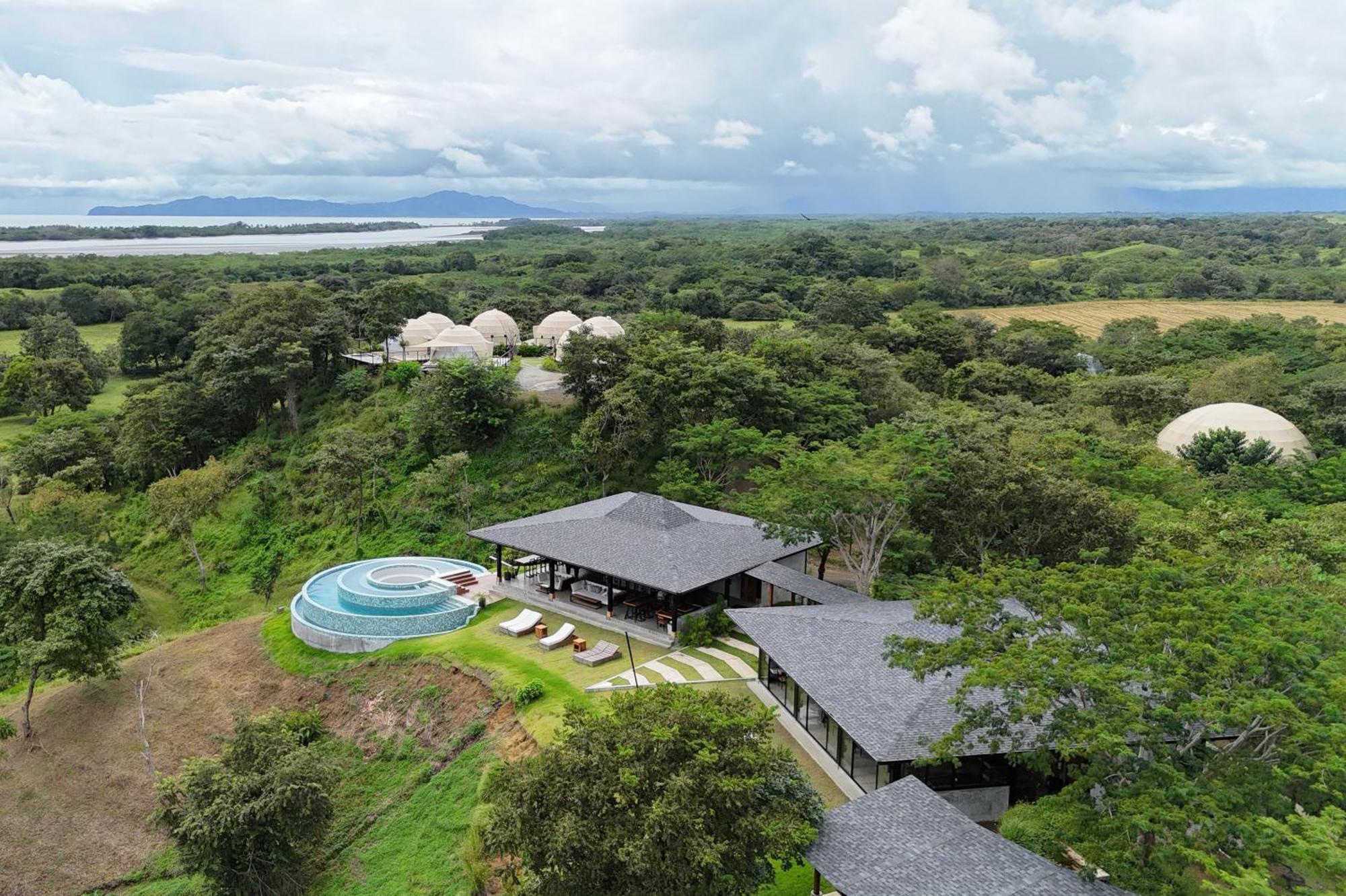 Отель Alaya Yoga & Surf & Retreat Плайя-Венао Экстерьер фото